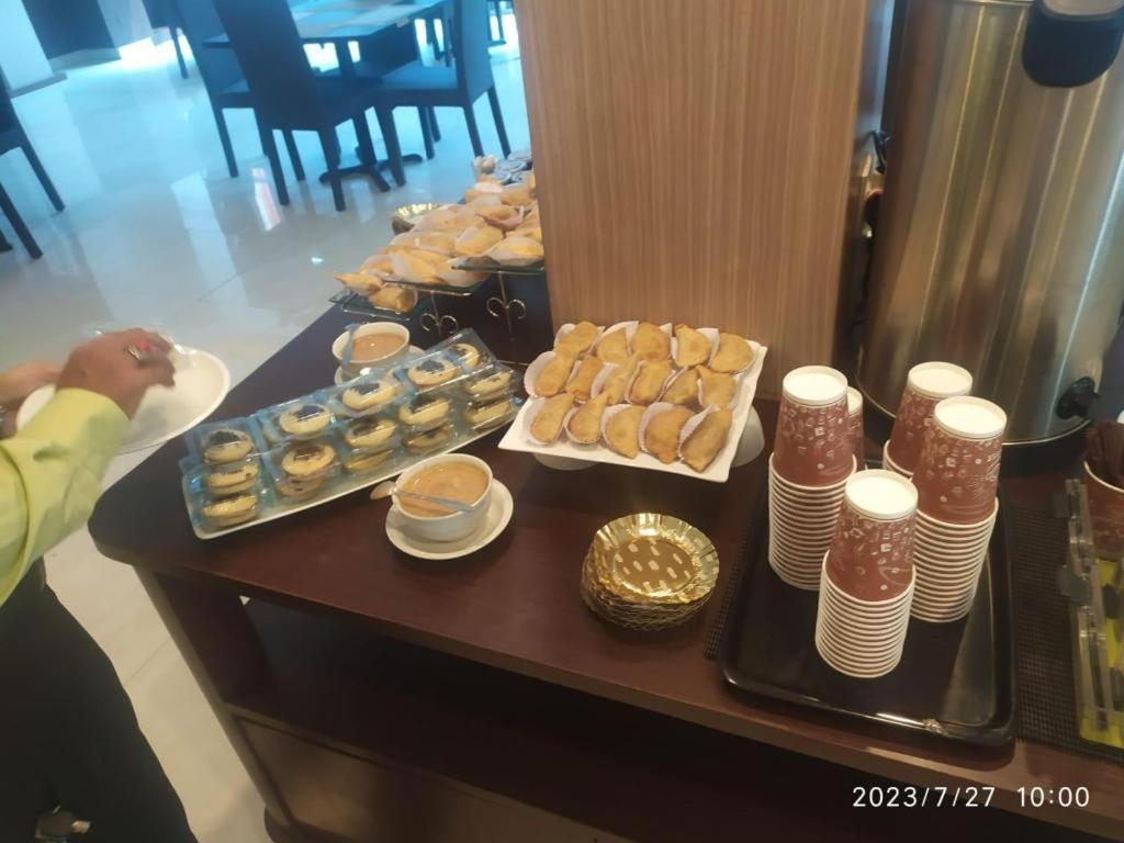 Paris Day Hotel Pamanukan Hilir Eksteriør billede